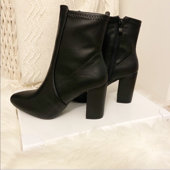 NEW Kimmy Booties- in Black - Picture 5 of 5
